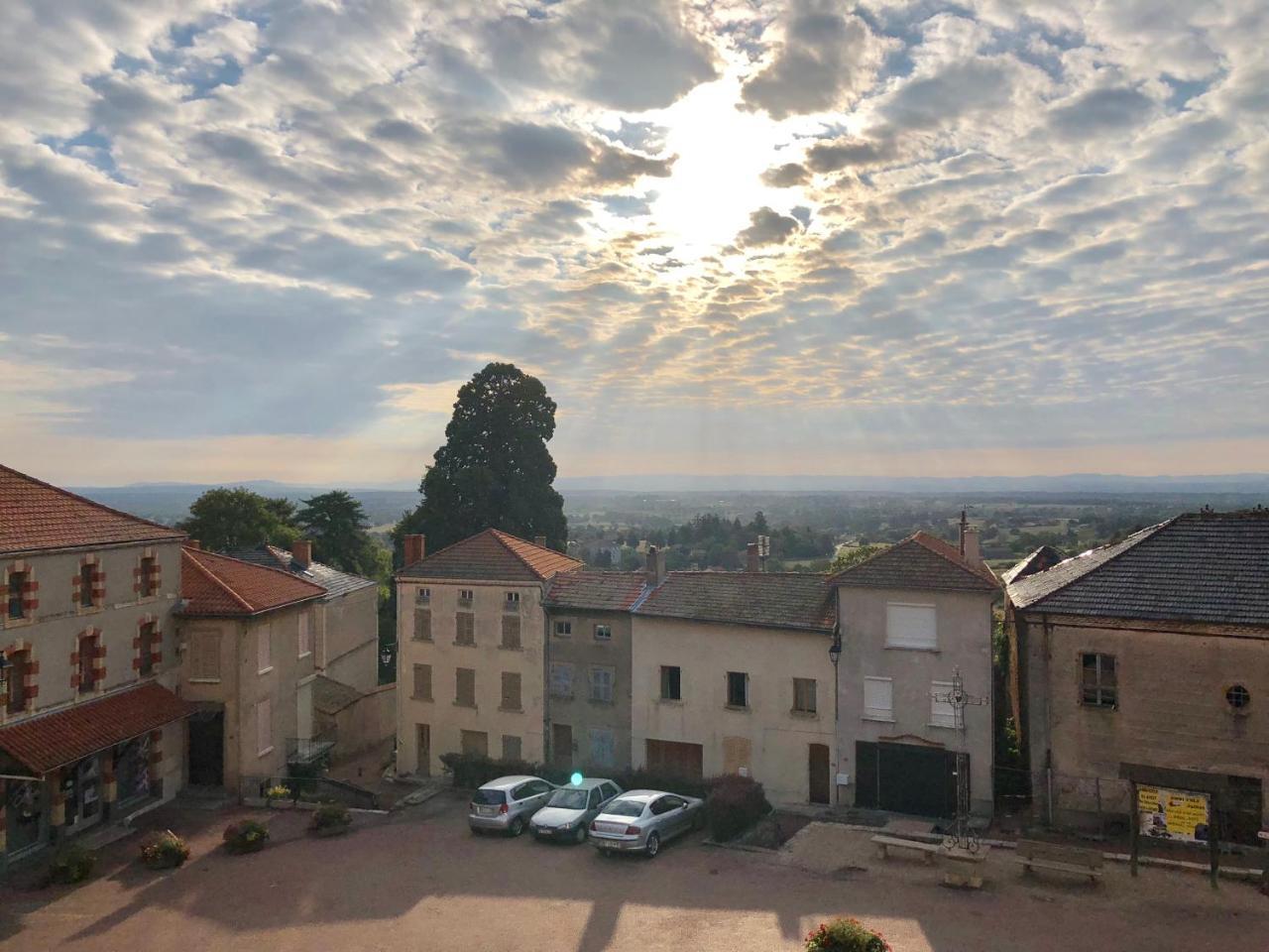 Gites Le Lancelot Ambierle Exterior foto